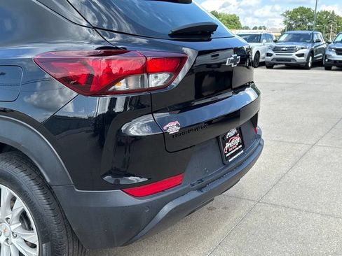 Used 2021 Chevrolet TrailBlazer LS w/ LPO, Blackout Package FWD image 13