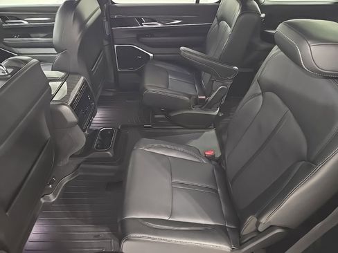 Used 2022 Jeep Wagoneer Series III w/ Premium Group I image 16