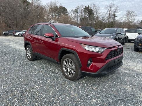 Used 2021 Toyota RAV4 XLE Premium image 7