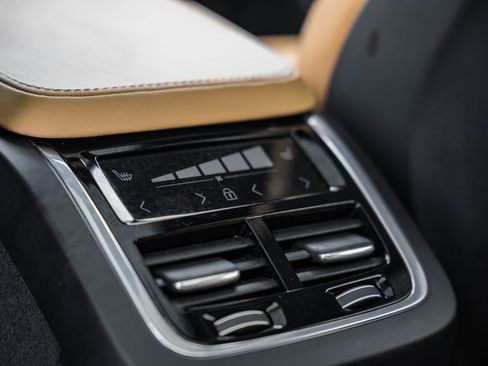 Certified 2024 Volvo XC90 T8 Ultimate w/ Protection Package image 33