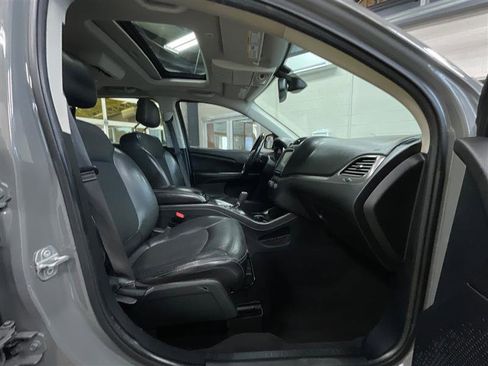 Used 2020 Dodge Journey Crossroad FWD image 26