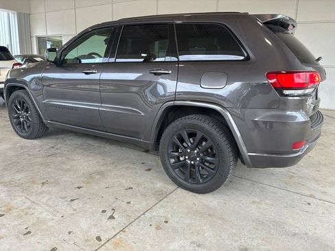 Used 2021 Jeep Grand Cherokee Laredo X RWD image 2