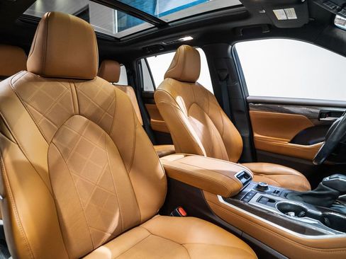 Certified 2021 Toyota Highlander Platinum image 15