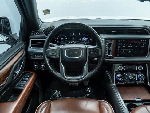 Used 2024 GMC Yukon XL Denali Ultimate AWD/4WD image 13