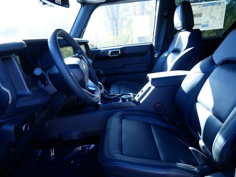 New 2025 Ford Bronco Badlands image 5