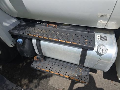 Used 2017 Ford F750 2WD Regular Cab Super Duty image 16
