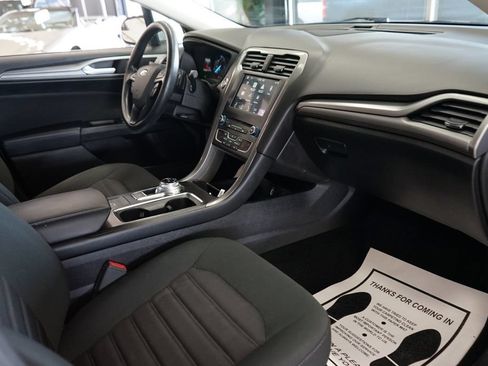 Used 2018 Ford Fusion SE w/ Fusion SE Technology Package FWD image 41