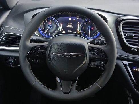 Used 2026 Chrysler Pacifica Limited w/ S Appearance Package FWD image 21