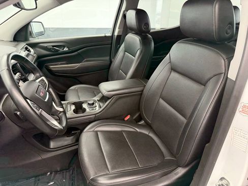 Used 2023 GMC Acadia SLT image 51