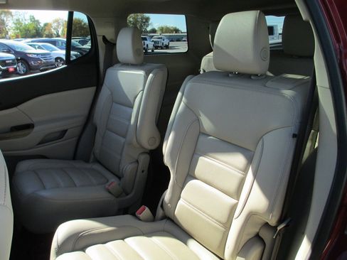 Used 2019 GMC Acadia Denali image 19