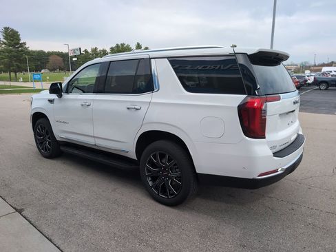 Used 2025 GMC Yukon Elevation w/ Elevation Premium Package AWD/4WD image 6