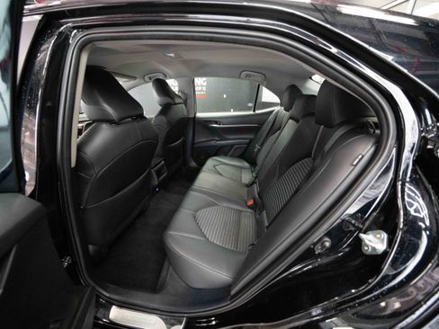 Used 2024 Toyota Camry SE image 23