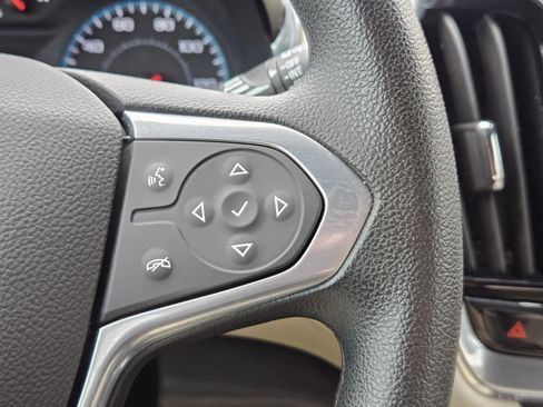 Used 2023 Chevrolet Traverse LS image 19