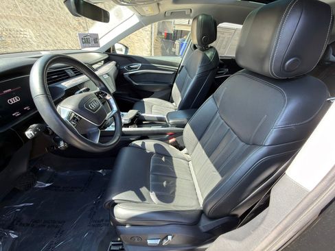 Used 2021 Audi e-tron Prestige w/ Prestige Package AWD/4WD image 19