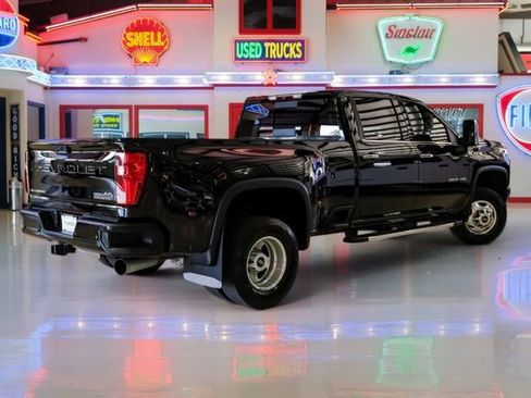 Used 2023 Chevrolet Silverado 3500 High Country AWD/4WD image 3