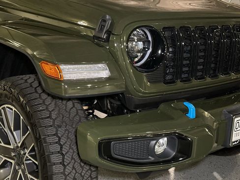Used 2024 Jeep Wrangler High Altitude AWD/4WD image 9