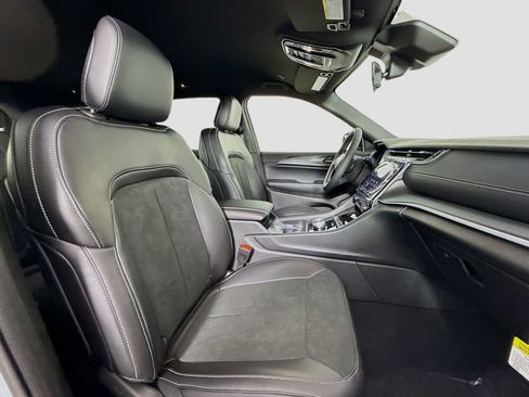 New 2025 Jeep Grand Cherokee L Laredo image 15