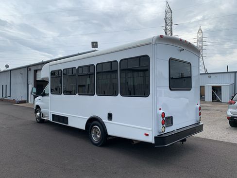 Used 2010 Ford E-450 and Econoline 450 Super Duty RWD image 5