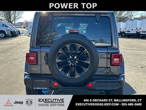 Used 2022 Jeep Wrangler Unlimited Sahara w/ Cold Weather Group AWD/4WD image 3
