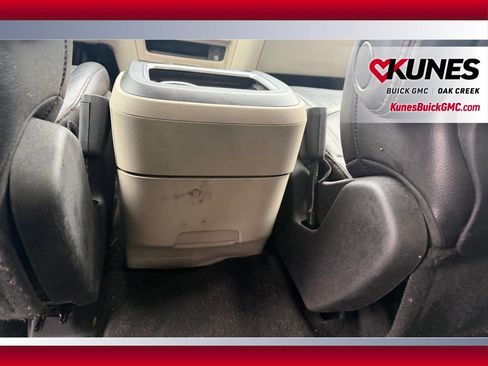 Used 2022 Chrysler Pacifica Touring-L w/ Uconnect Theater Family Group image 8