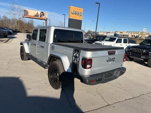 Used 2023 Jeep Gladiator Overland image 19