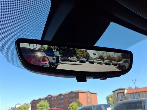 Used 2022 GMC Yukon XL Denali w/ Denali Premium Package image 19