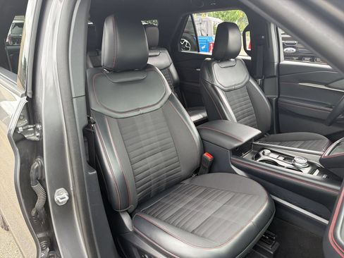 Certified 2025 Ford Explorer ST-Line AWD/4WD image 26