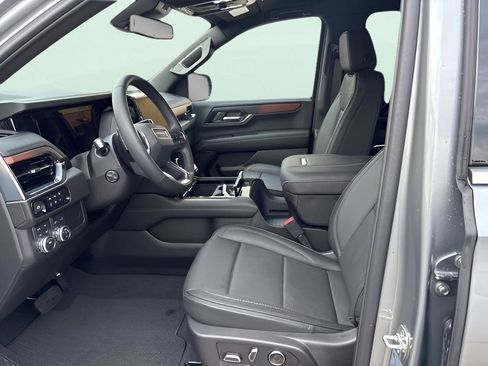 Used 2025 GMC Yukon XL Denali image 15