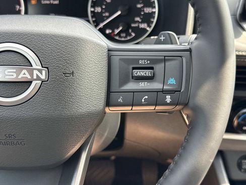 Used 2025 Nissan Rogue SV FWD image 8