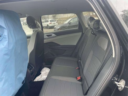 New 2025 Volkswagen Taos SE image 12