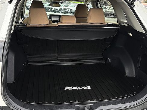 Used 2022 Toyota RAV4 XLE w/ Convenience Package image 27