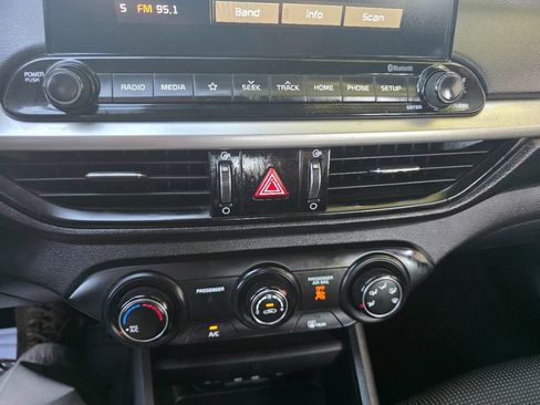Used 2020 Kia Forte LXS FWD image 34