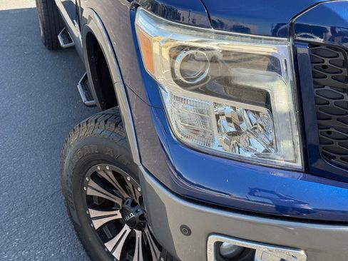 Used 2017 Nissan Titan PRO-4X w/ Pro-4x Convenience Package AWD/4WD image 3