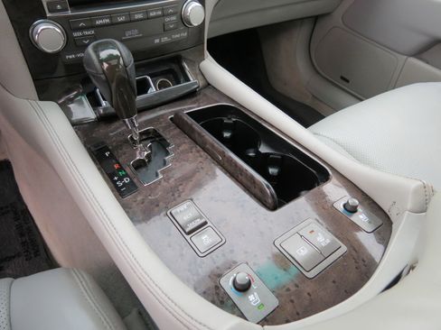 Used 2011 Lexus LS 460 image 27