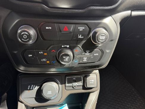 Used 2021 Jeep Renegade Sport AWD/4WD image 17