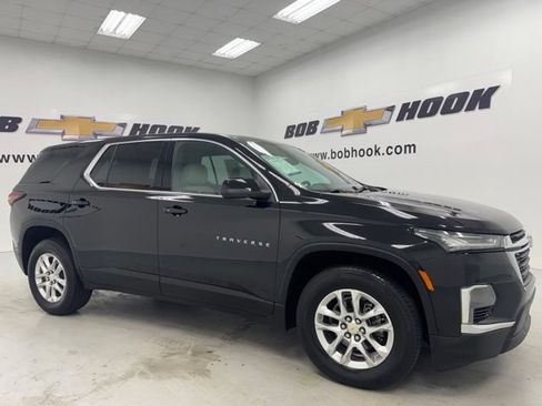 Used 2023 Chevrolet Traverse LS w/ LPO, Cargo Package FWD image 3