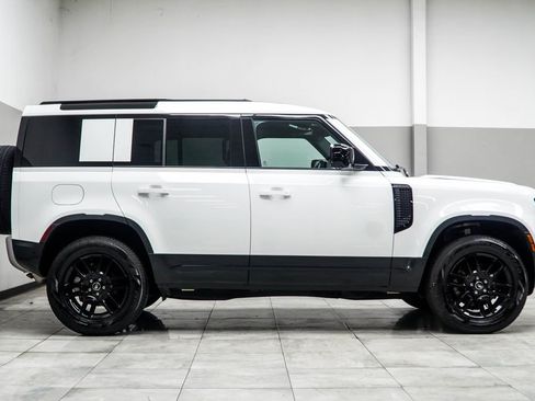 Used 2025 Land Rover Defender 110 S AWD/4WD image 7