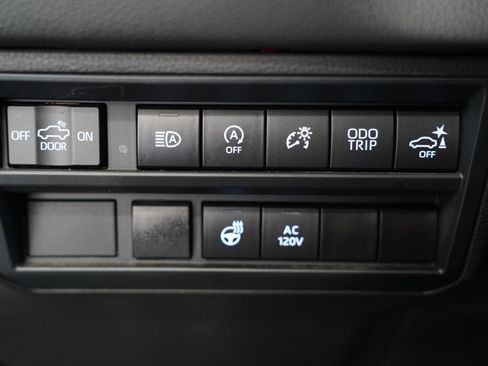Used 2022 Toyota Tundra Limited AWD/4WD image 25