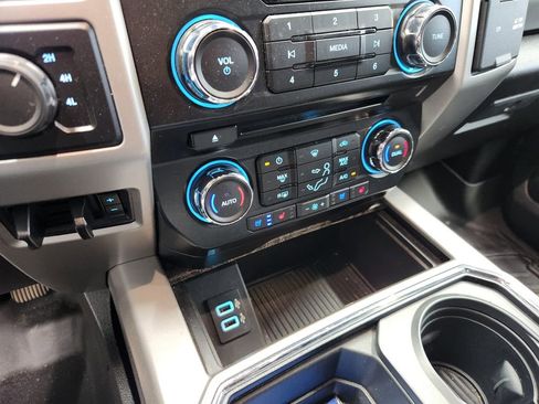 Used 2017 Ford F350 Lariat w/ Chrome Package image 25