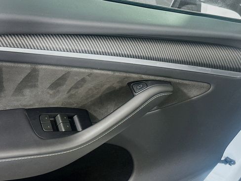 Used 2024 Tesla Model Y Long Range image 15