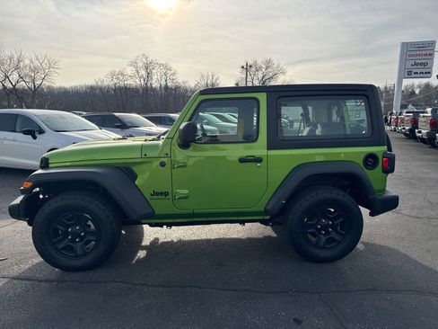 Used 2025 Jeep Wrangler Sport image 4