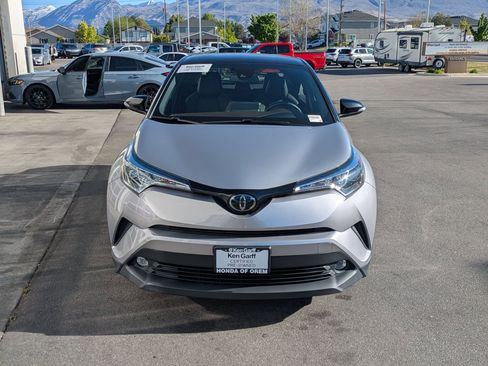 Used 2019 Toyota C-HR Limited FWD image 12