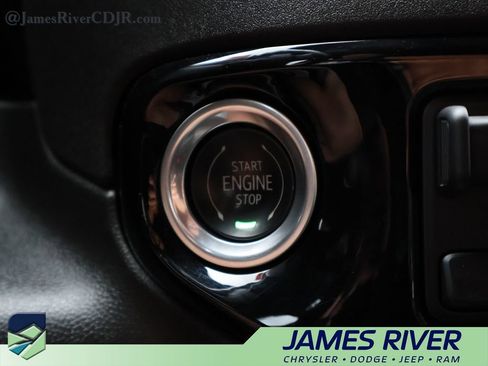 Used 2023 Chevrolet Silverado 1500 ZR2 w/ Technology Package AWD/4WD image 32