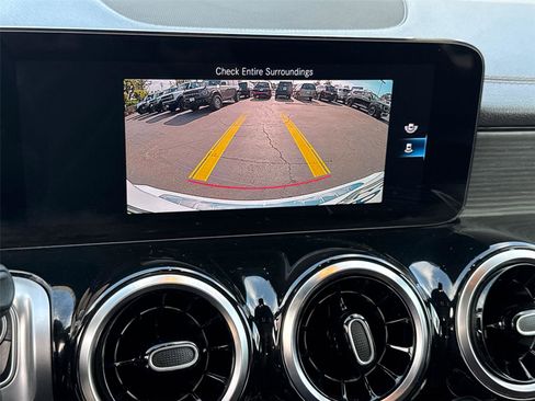 Used 2022 Mercedes-Benz GLB 250 4MATIC image 29