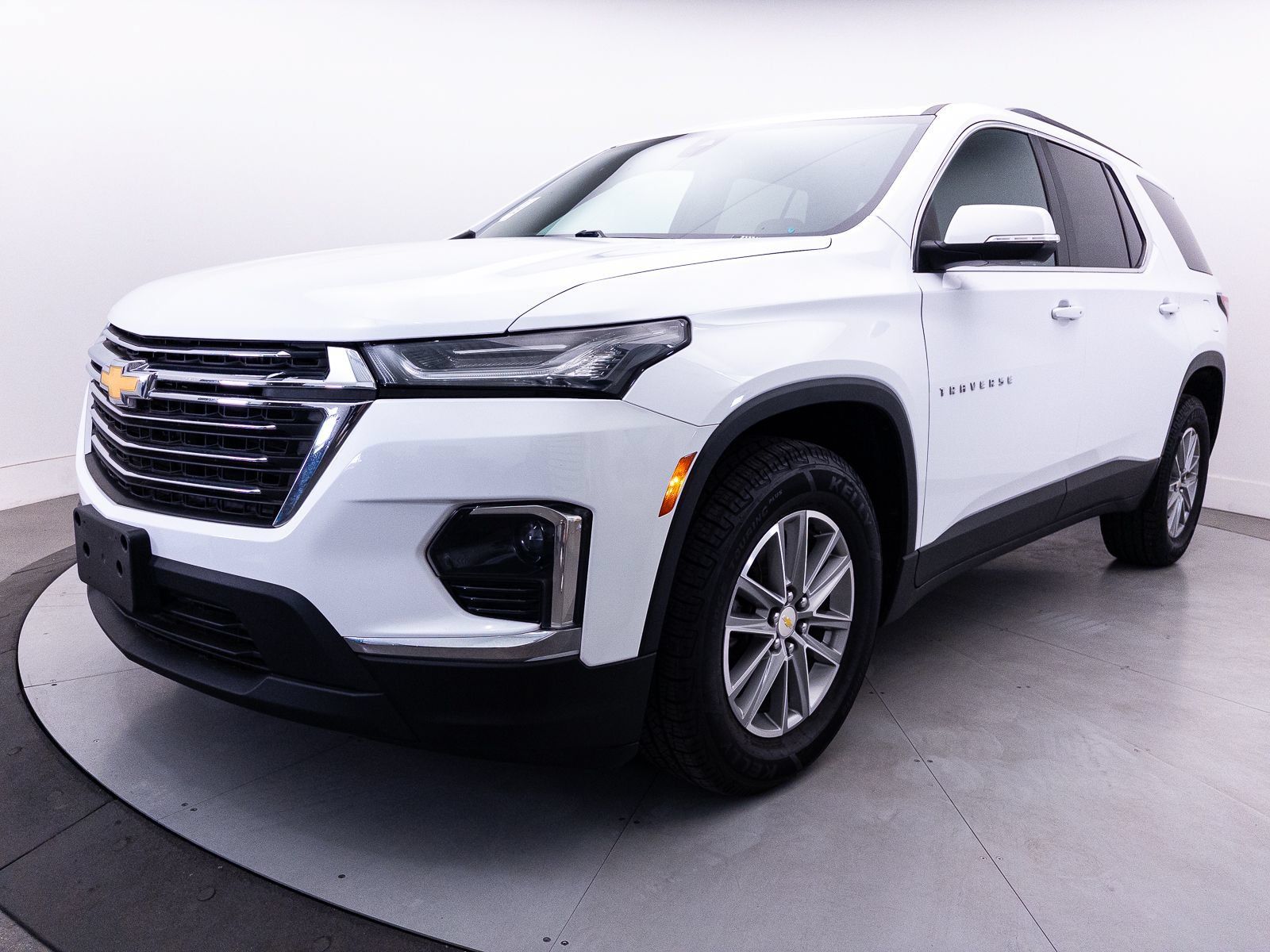 Used 2023 Chevrolet Traverse LT w/ LPO, Cargo Package FWD image 11