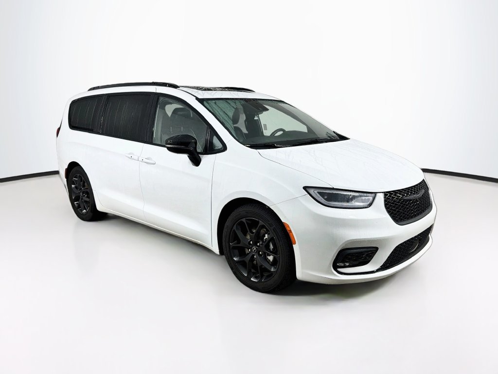 Used 2025 Chrysler Pacifica Limited FWD image 3