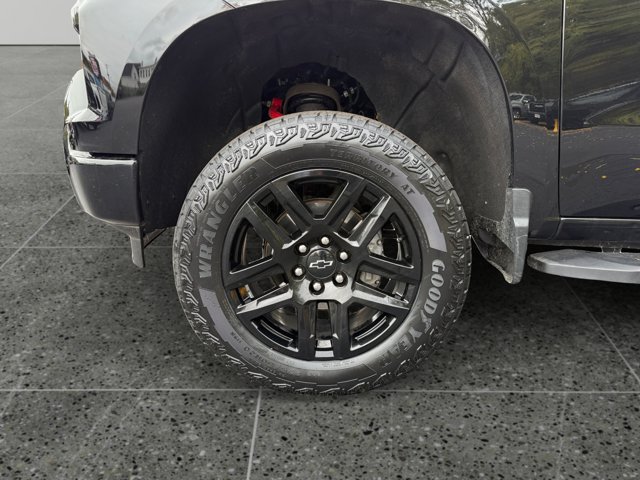Used 2025 Chevrolet Silverado 1500 RST w/ Dark Appearance Package AWD/4WD image 14