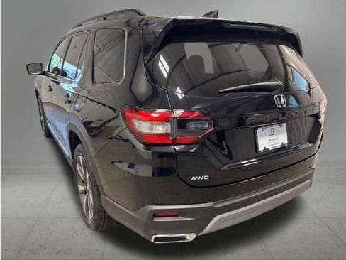 Certified 2023 Honda Pilot Touring image 4