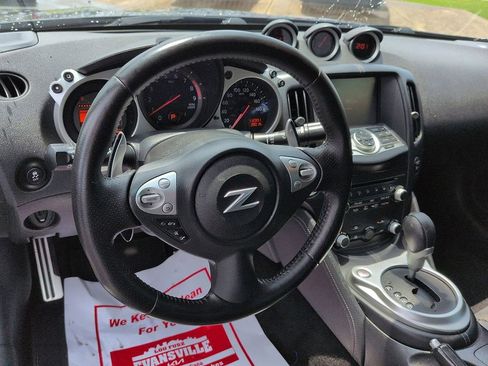 Used 2019 Nissan 370Z Touring Sport RWD image 8