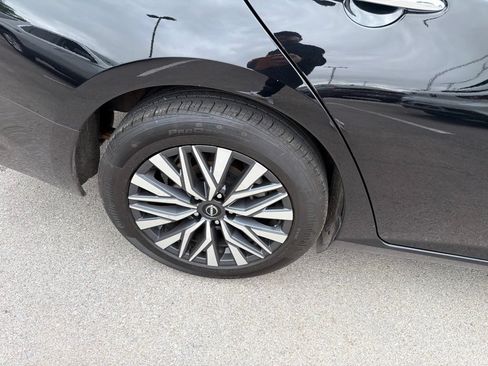 Used 2025 Nissan Altima 2.5 SV FWD image 24